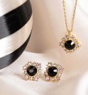 Lily and Rose Emily earrings Jet thumbnail