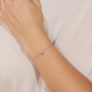 EDBLAD MÅNE ARMBÅND BRIGHT NIGHT STEEL PÅ EN MODELLS HÅND thumbnail