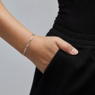 PILGRIM LENKE ARMBÅND DALE SØLVBELAGT PÅ EN MODELLS HÅNDLEDD thumbnail