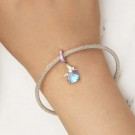 JBX CHARM SWEET NATURE SILVER PÅ ET ARMBÅND PÅ EN MODELLS HÅNDLEDD thumbnail
