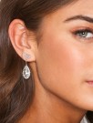 LILY AND ROSE MISS SCARLETT EARRINGS PÅ ØRE thumbnail