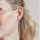 EDBLAD MÅNE STUDS BRIGHT NIGHT GULL BLITT AV EN MODELL thumbnail