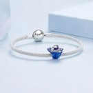 NÆRBILD AV JBX CHARM BLUE FLOWER SILVER PÅ ET ARMBÅND thumbnail