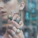 LEO RING SORT PÅ HÅNDEN thumbnail