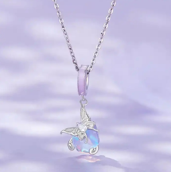 JBX CHARM SWEET NATURE SILVER KNYTTET TIL EN KJEDE