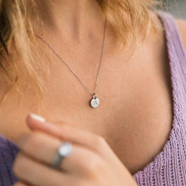 CHARMENTITY SMYKKER MED A LETTER STÅL på halsen