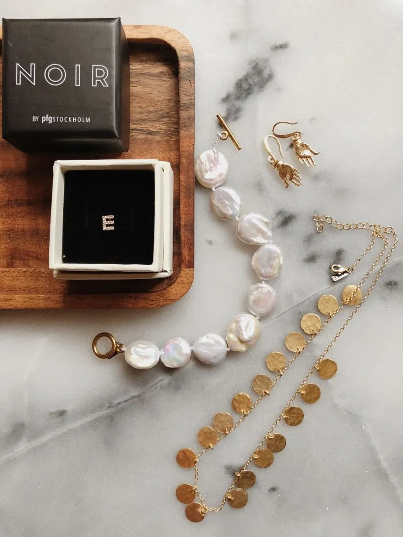 DREAM PERLEARMBÅND MED ANDRE SMYKKER