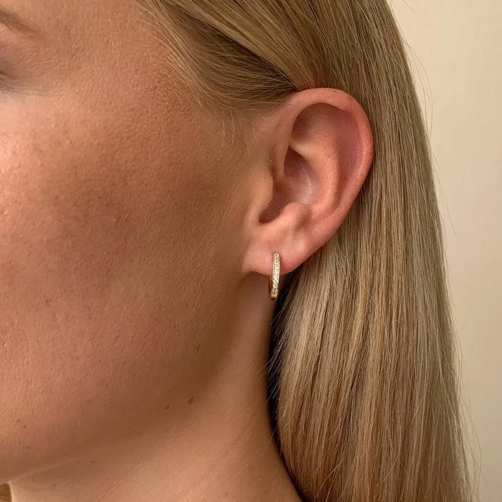 SNÖ OF SWEDEN ELAINE EARRING GOLD PÅ ØRET