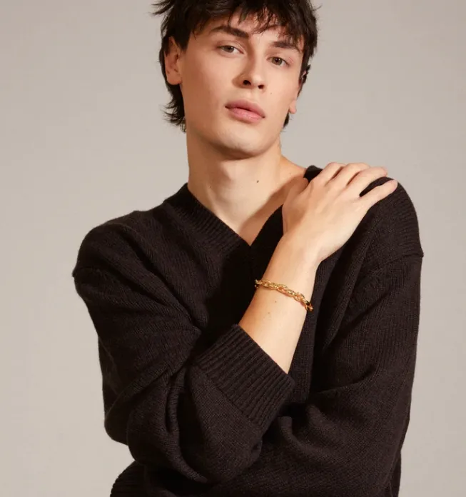 PILGRIM PACE BRACELET GOLDPLATED på hånden for mannlige