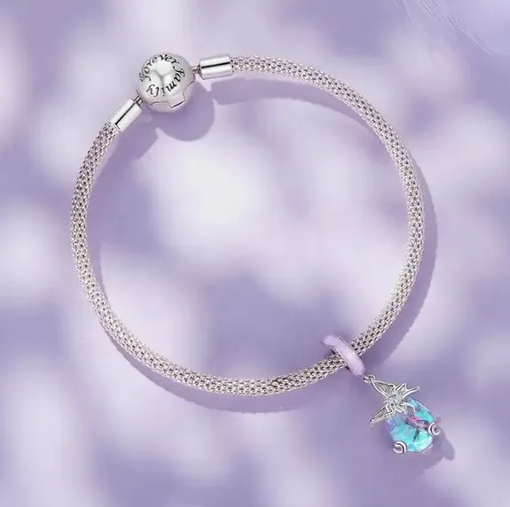 NÆRBILD AV JBX CHARM SWEET NATURE SILVER PÅ ET ARMBÅND