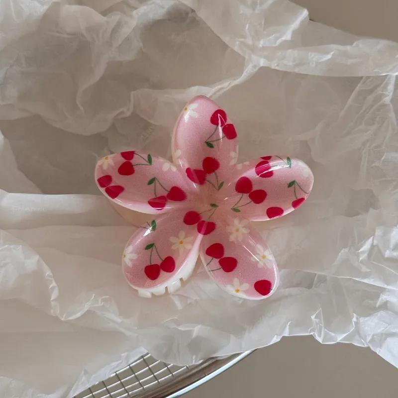 AVI Accessories Cherry hairclip