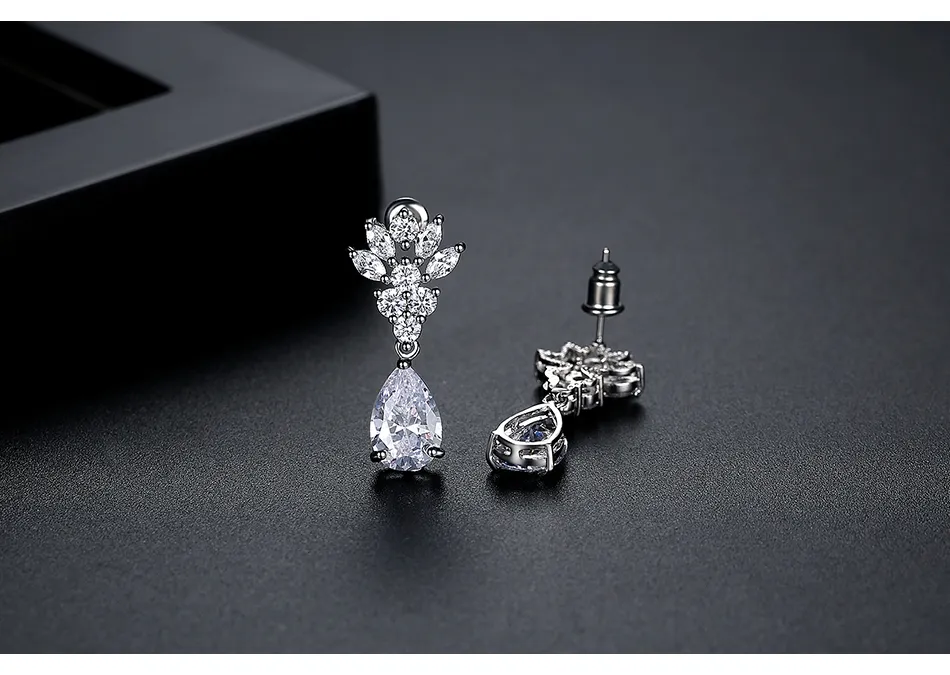 NÆRBILD AV JBX CRYSTAL ROMANCE EARRINGS