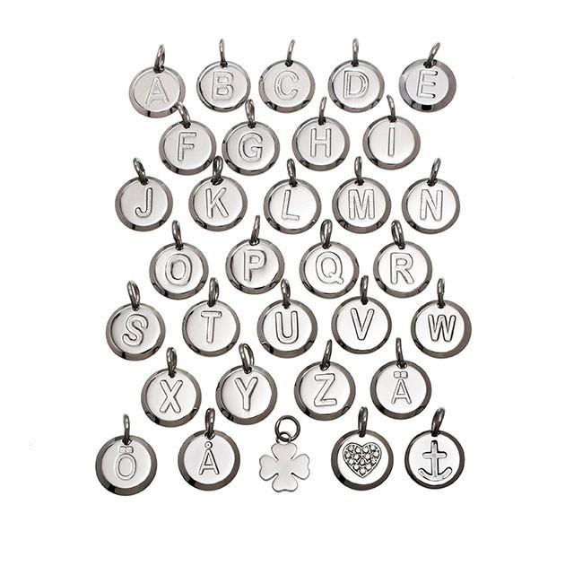 CHARMENTITY SMYKKE MED BOKSTAV STEEL