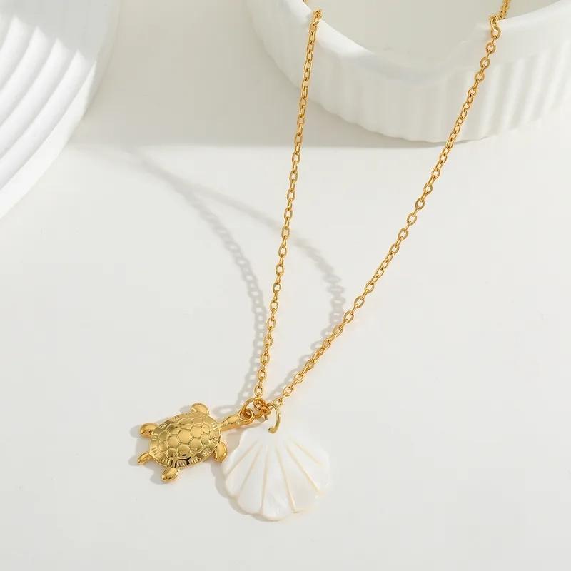 AVI Jewels Tortoise necklace