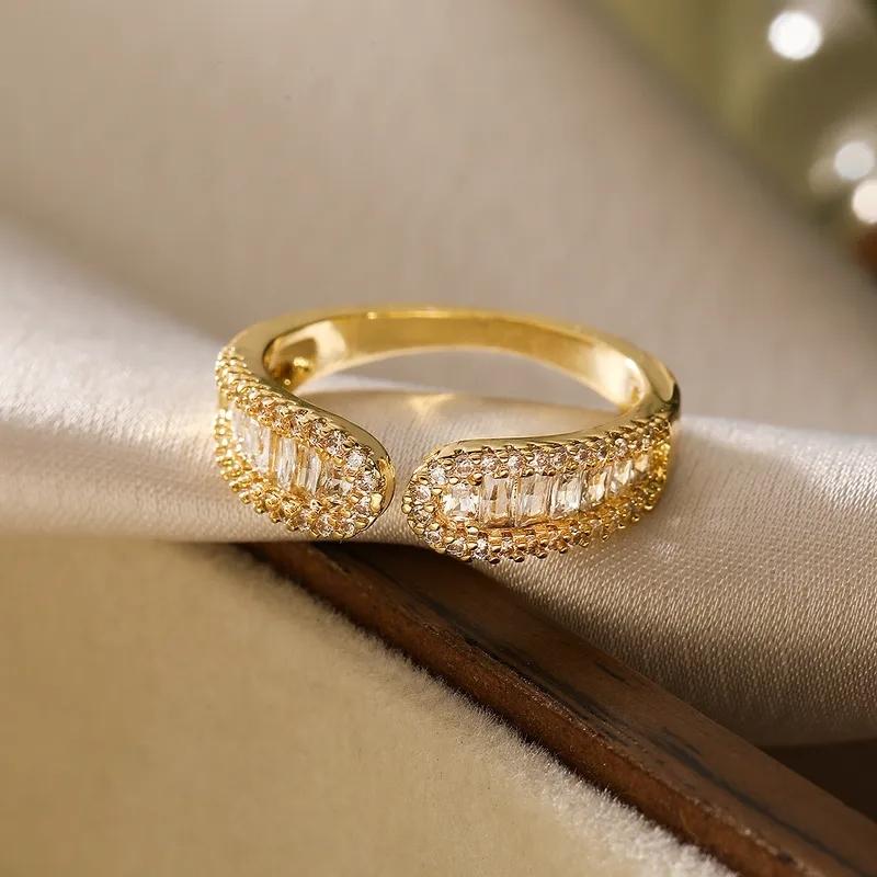AVI Jewels Halo ring gold