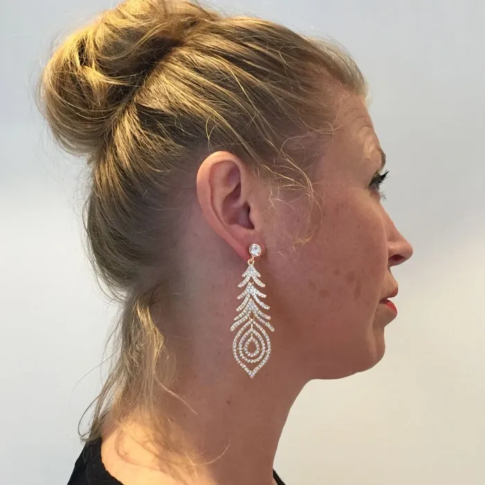 HOLLYWOOD STAR SWAROVSKI GOLD/CLEAR EARRINGS PÅ ØRE