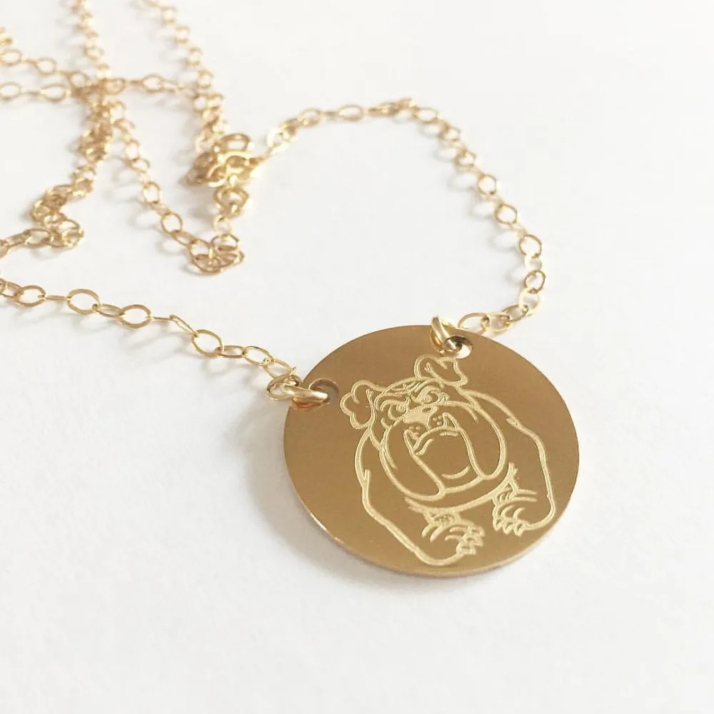 Bulldog medaljong fra Amundsen Jewellery nærbilde